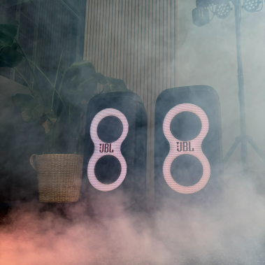 Zwei JBL PartyBoxen mit Lichtshow zum Mieten in Rathenow