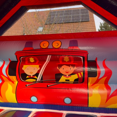 Feuerwehrmotiv in der Hüpfburg